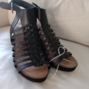 NEW Reba Valory Strappy Sandals Size 10 M